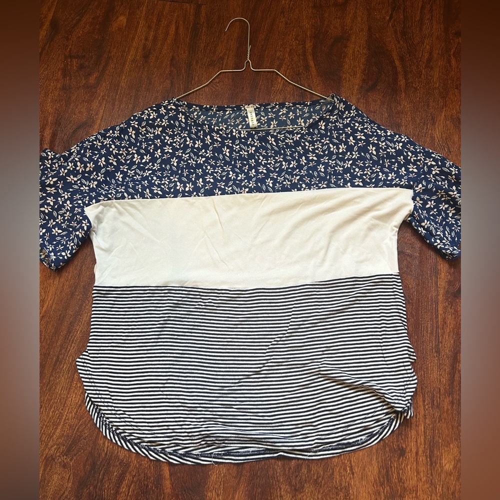 Emerald Boutique Brand Shirt Size Small